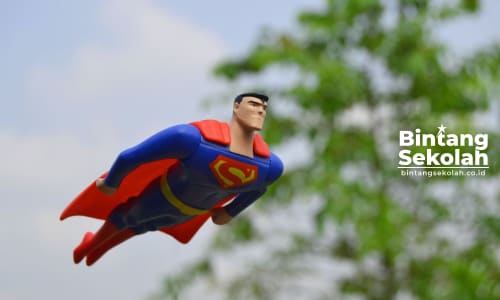 Contohlah Superman yang selalu menolong