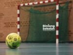 Bola Futsal dan Gawang, sebagian dari peralatan Olahraga Futsal