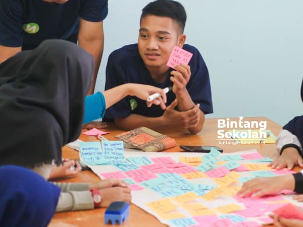 Diskusi sebagai acara kegiatan positif untuk remaja